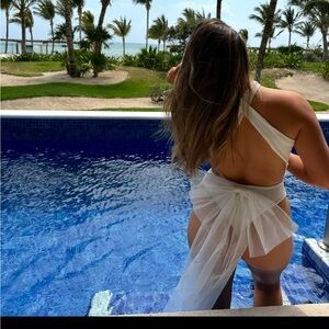 Meshki Wylla Tulle Bow One Piece - size small